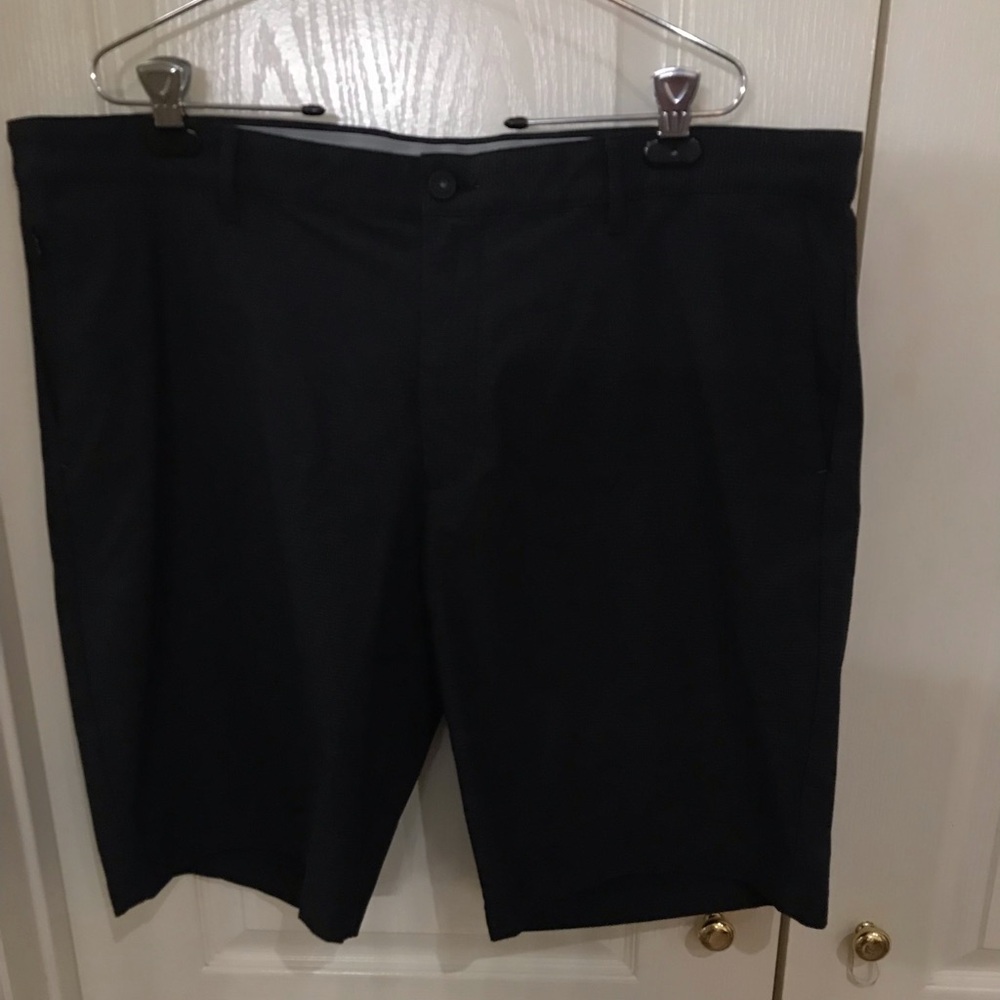 Tommy Bahama men’s shorts, dark gray with slight plaid print